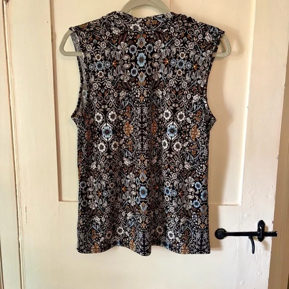 Sleeveless Boho Bow Neck Floral Blouse - Black with Blue and Rust  Size Large - Picture 3 of 4